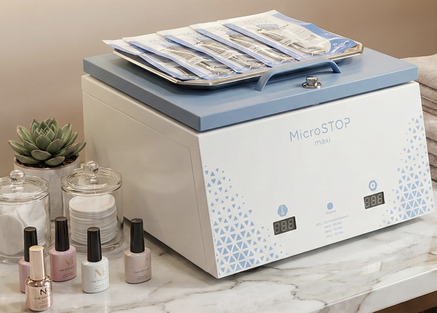 Chaîne de stérilisation MicroSTOP en onglerie à Labège